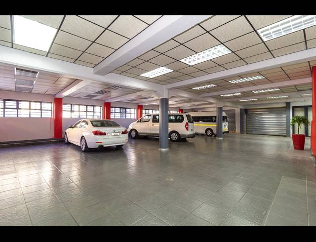 275M² BUILDING TO LET IN WOODSTOCK
